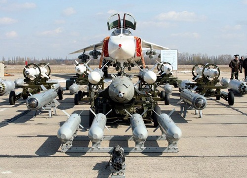 Su-24 của Nga tấn công khủng bố ở Syria