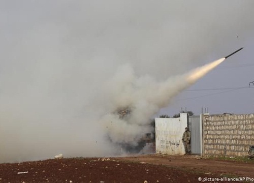 Thổ Nhĩ Kỳ 'bọc hậu' phiến quân ở Syria tấn công quy mô lớn, Nga yểm trợ quân Chính phủ đáp trả