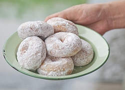 Tự làm bánh doughnut bọc đường siêu dễ