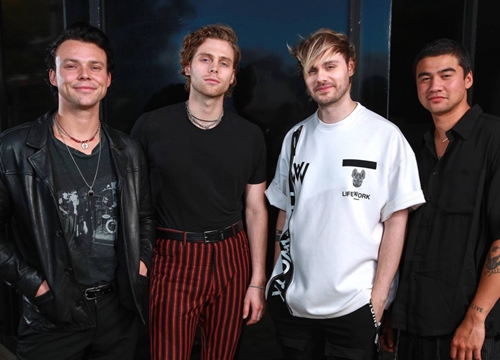 5 Seconds Of Summer khoe loạt ảnh thời thơ ấu của các thành viên qua MV lyric "Old Me"