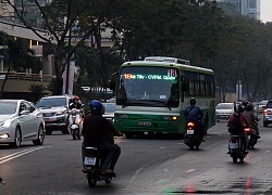 Ấm lòng: Thấy xe chở hàng ngã ra đường, tài xế không ngần ngại giúp đỡ và lý do phía sau khiến nhiều người xúc động