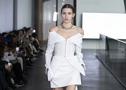 Áo trễ vai bất ngờ thống trị các sàn diễn trong tuần lễ thời trang Thu Đông New York Fashion Week 2020