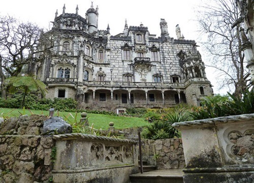 Ngỡ ngàng vẻ đẹp lâu đài cổ Quinta Da Regaleira nổi tiếng thế giới