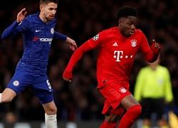 Chỉ 2 trận đấu, Alphonso Davies đã nhắc nhở Robertson phải cẩn thận