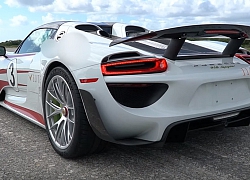 Tốc độ khủng khiếp của siêu xe Porsche 918 Spyder - 345 km/h