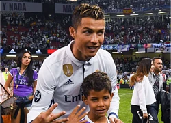 C.Ronaldo gây sốt với hình ảnh người bố mẫu mực