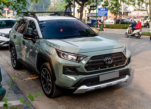 'Hàng độc' Toyota RAV4 Adventure 2019 giá 2,4 tỷ đồng