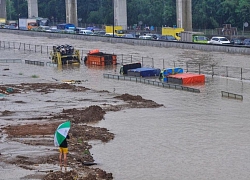 Jakarta ngập nặng, 5 người chết