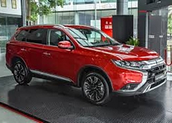 Mitsubishi Outlander 2.4 2019 giảm giá mạnh, lần đầu dưới 1 tỷ, rẻ hơn cả bản 2.0 2020 vừa ra mắt