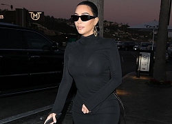 Kim Kardashian mặc đồ bó sát, vui vẻ đi ăn tối trước tin đồn ly hôn