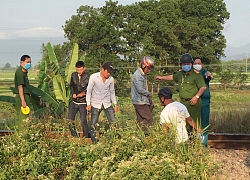 Tàu tông chết người nằm trên đường ray