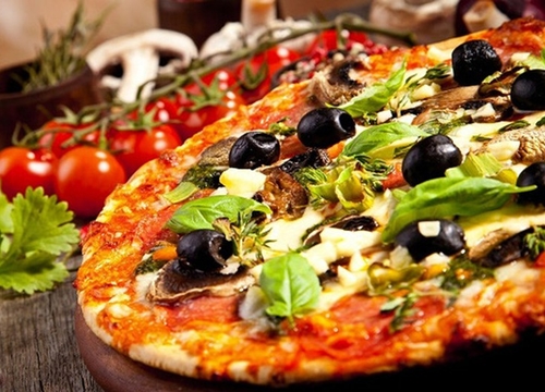 Thưởng thức pizza đại gia có giá gần 5 tỷ đồng