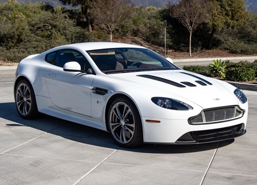 Aston Martin V12 Vantage S cũ chạy chưa tới 300 km được rao bán