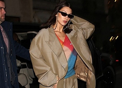 Bella Hadid mặc đồ "quá khổ" độc đáo ra phố ở Paris