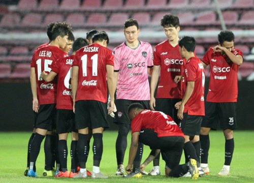 Bị 'hắt hủi' ở Muangthong United, Văn Lâm tính bài... chuồn?