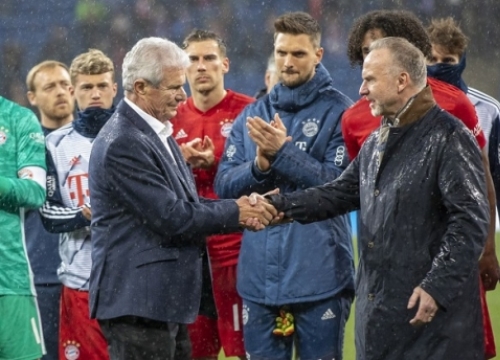 Bị phản đối mạnh mẽ, Dietmar Hopp gọi fan Bayern là lũ ngốc