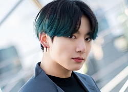 Chỉ 1 hành động nhỏ ở sân khấu kết thúc Music Bank, tính cách thật của "em út vàng" Jungkook (BTS) đã được hé lộ