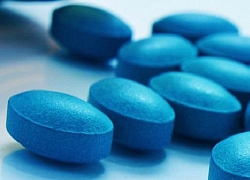 Chuyện ít người biết về Viagra: Bác sĩ lột đồ trước mặt trăm người để chứng minh hiệu quả