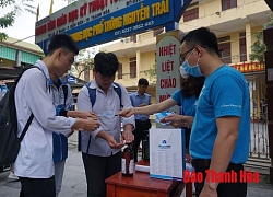 Đoàn viên thanh niên giúp học sinh THPT phòng, chống dịch Covid-19 khi đi học trở lại