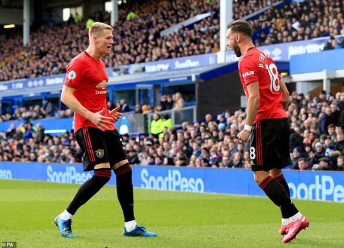 Everton 1-1 M.U: 'Bom tấn' cứu De Gea