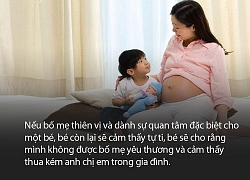 Mẹ chia sẻ hình ảnh em gái gối đầu lên chân anh trai khiến cộng đồng mạng tan chảy vì quá dễ thương