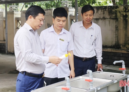 Phó Ban chỉ đạo phòng chống dịch Covid-19 Hà Tĩnh kiểm tra đột xuất một số trường THPT ở Hà Tĩnh