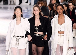 Show Chanel Thu Đông 2020: Sàn catwalk tráng gương dài tận 340 mét hoành tráng nhưng không khiến giới mộ điệu "wow" như những lần trước