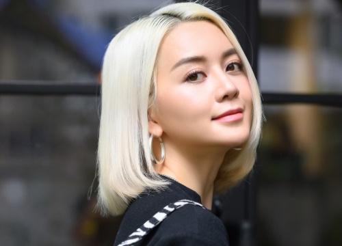 Thiều Bảo Trang: 'Có nghe chuyện người ta nói tôi yêu đồng giới'