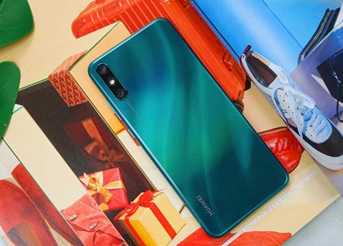 Trên tay Huawei Enjoy 10e: Pin khủng, camera kép, màn hình lớn và giá rẻ