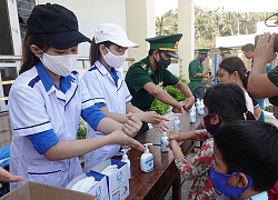 Thanh niên Bình Định "đến từng ngõ, gõ từng nhà" hỗ trợ dân khai báo y tế