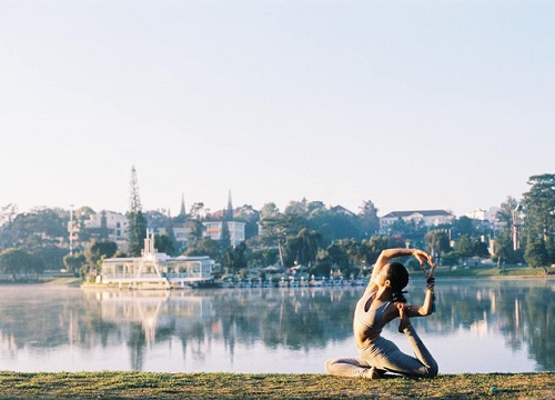 Bộ ảnh tập Yoga vòng quanh thế giới tuyệt đẹp, danh tính của nhân vật chính còn gây bất ngờ hơn