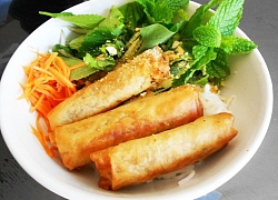 Bữa sáng ngon miệng, nhanh gọn với bún chả giò