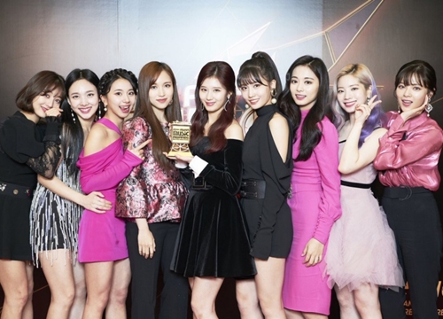 Bước qua mốc thời gian 5 năm, TWICE và SNSD ai hơn ai?