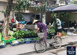 Hoạt động mua sắm tại chợ dân sinh thưa vắng, hàng hóa dồi dào