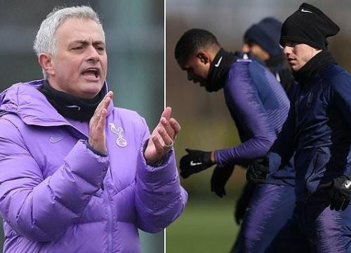 Mourinho huấn luyện cầu thủ Tottenham qua mạng