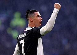 Ronaldo giảm lương vì Covid-19, Messi bị "ném đá"