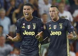 Ronaldo không phục khi phải mua quà tặng toàn đội Juventus