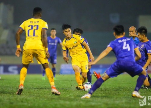 SLNA chơi với bộ đôi tiền vệ trung tâm nào khi V.League trở lại?