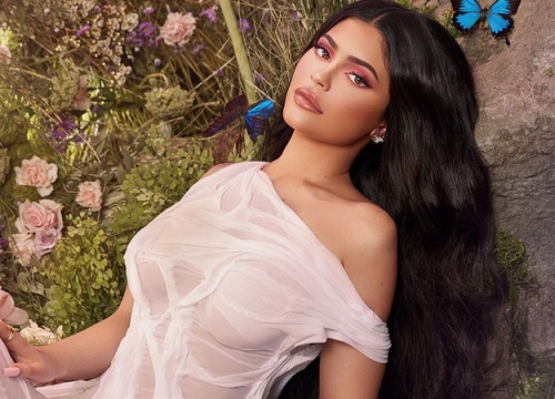 Tỷ phú Kylie Jenner khẳng định không bao giờ lộ ảnh nhạy cảm