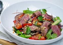 Bí quyết làm salad bò nướng ngon hơn nhà hàng