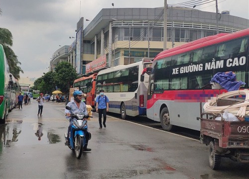 Covid-19: TP.HCM dừng hoạt động taxi, xe khách liên tỉnh trong 15 ngày