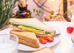 Bánh mì sandwich kẹp giăm bông phô mai