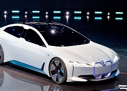 BMW giới thiệu mẫu i4 cạnh tranh ô tô điện Tesla