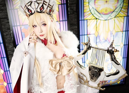 Cosplay Europa đầy khí chất quý tộc khi không cưỡi bò trong FGO