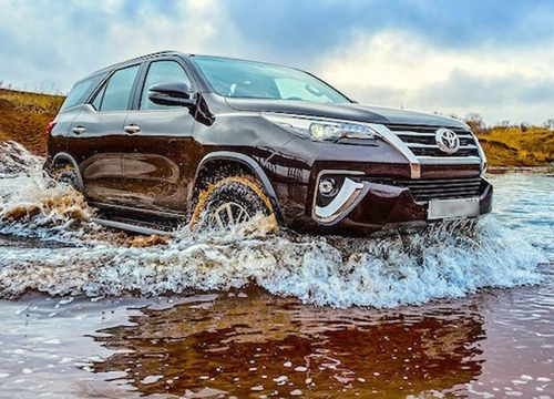 Giảm giá 120 triệu đồng, Toyota Fortuner hút khách