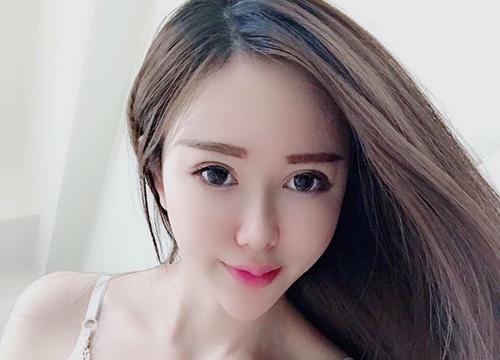 Livestream bán hàng online, cô nàng xinh đẹp bỗng nổi như cồn, thành hot girl chỉ sau một đêm