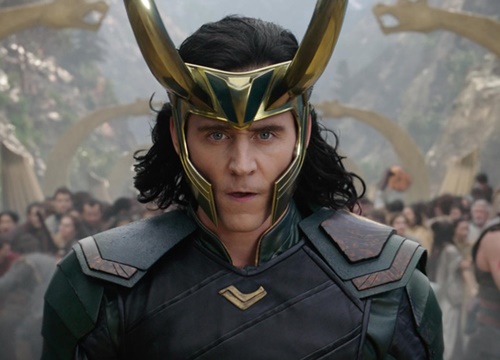 Lộ ảnh "Loki nữ" tóc vàng hoe, phiên bản "chuyển giới" của Tom Hiddleston hay một thánh lừa siêu đẳng?