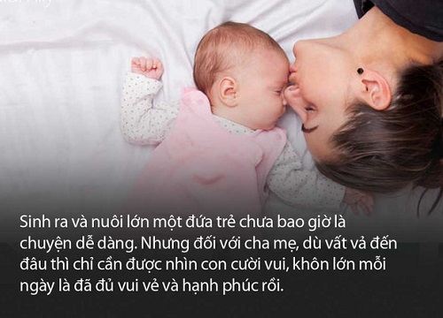 Nhìn cặp sinh ba rình mẹ trước cửa nhà tắm, không ít người đã phải thốt lên: "Sao mà giống cảnh nhà mình"!