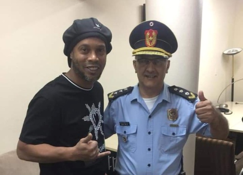 Tình tiết trong vụ Ronaldinho dùng hộ chiếu giả