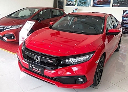 Honda Civic giảm 100 triệu đồng đẩy hàng tồn